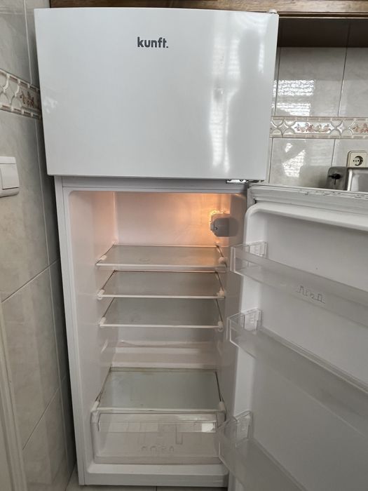 Frigorífico Kunft em ótimo estado – branco, funcional e silencioso