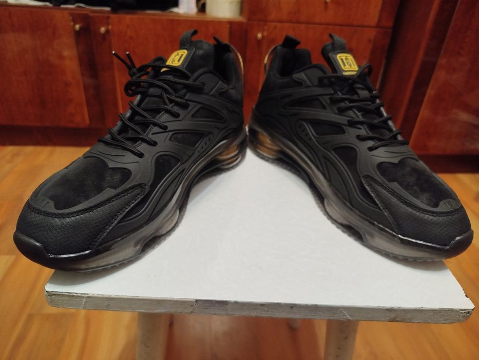 Кросівки чоловічі нові