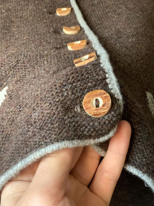 Кофта з 100% шерсті, німецького виробника, з унікальними гудзиками.