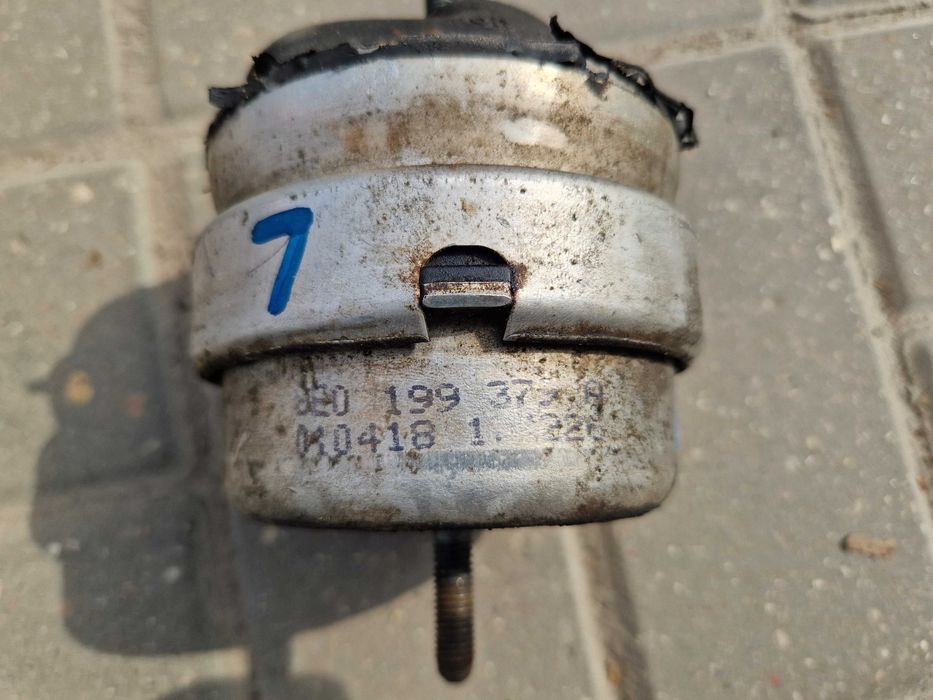 Audi A4 B6 B7 2.0 Benzyna Poduszka Silnika