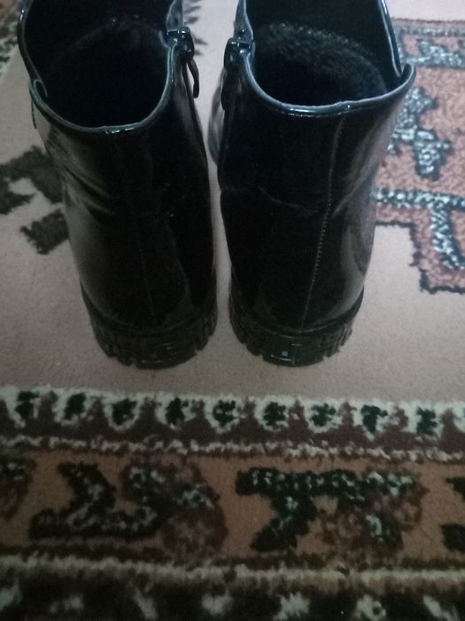 Czarne botki lakierki roz 38