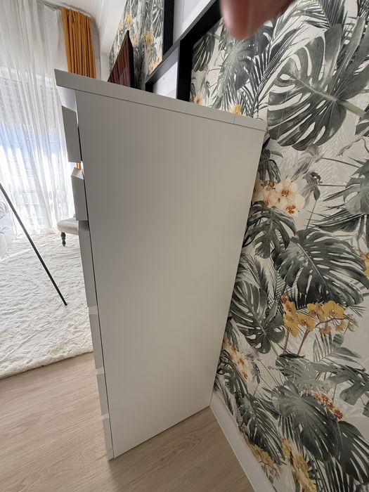 Cómoda IKEA com espelho