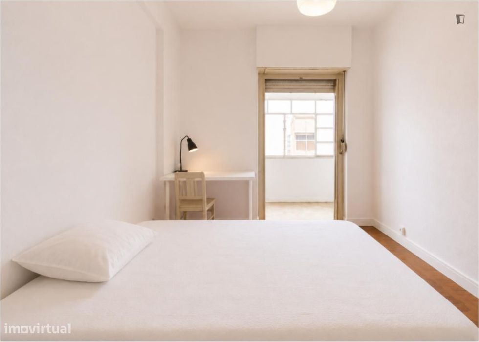 Quarto - localizado em Estrela Lisbon