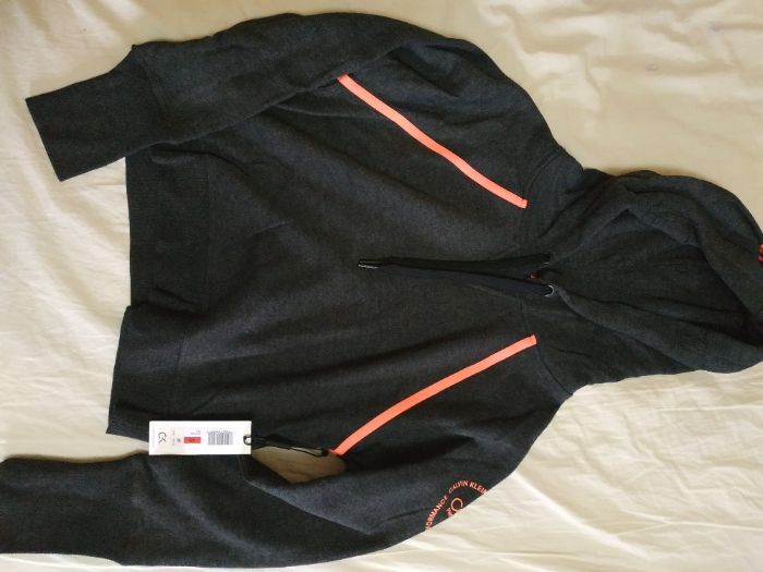 Утепленное укороченное худи Сalvin klein(оригинал)