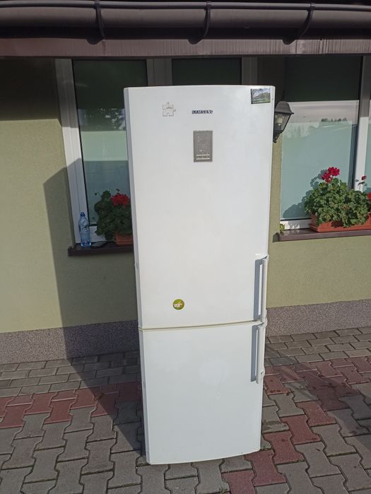 Lodówka chłodziarka 
Sprzedam lodówkę LG Elektrolux GR-642A