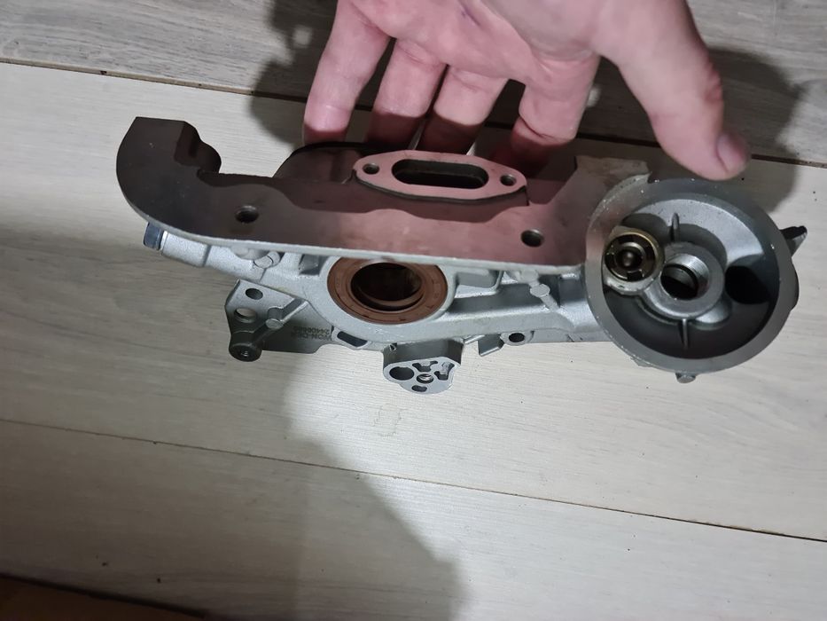 Масляний насос/ Помпа масла  Опель Омега/Вектра/ Opel Omega/Vectra/Ast