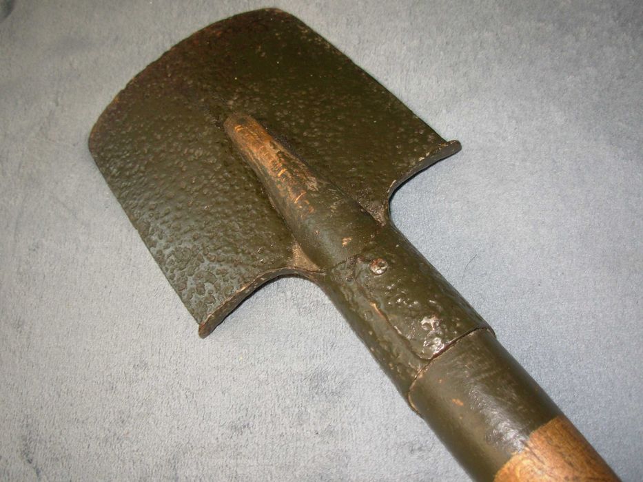 Stara sowiecka saperka II W.Ś.