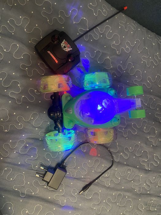 Трюковая машина перевертыш на радио управлении