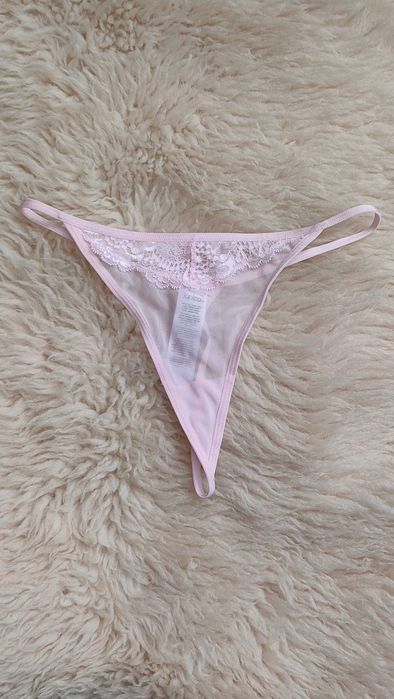 Jasnoróżowa koszulka nocna + stringi, r. 75B / S