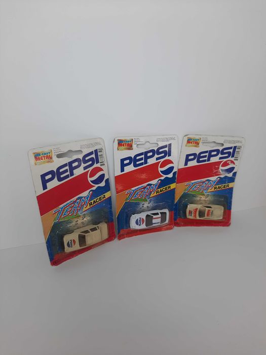 3 carros de colecção Pepsi (na caixa original)