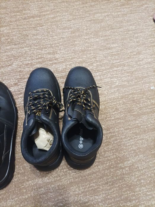 Продам рабочие ботинки 44 размер