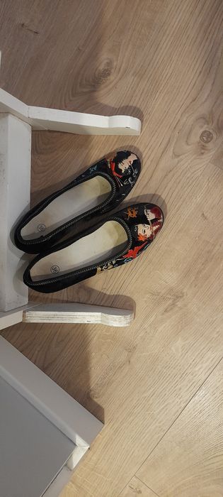 Sapatos RAR de salto alto bordados