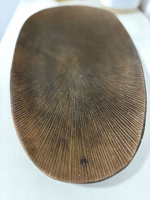 Centro de Mesa Decorativo em Cerâmica Bronze – 52 × 27 cm – Como Novo