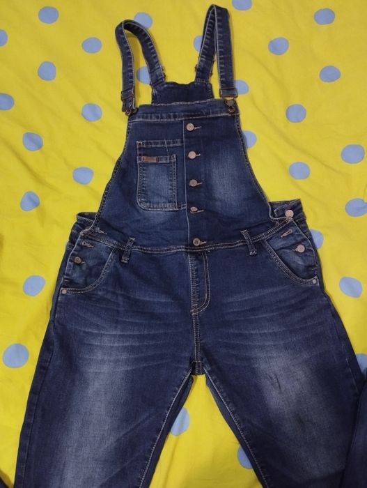 Продам джинсовий комбінезон для вагітних