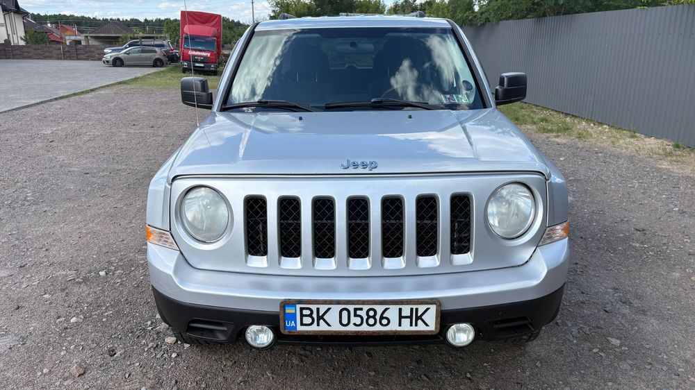 Кросовер Jeep Patriot Sport 2011 року