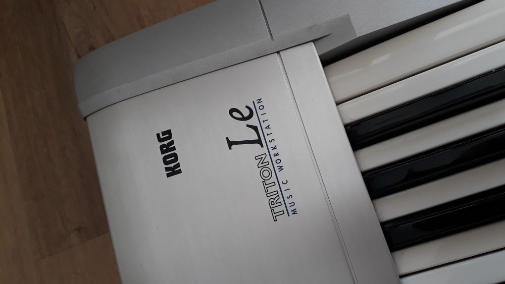 Синтезатор korg triton le 61