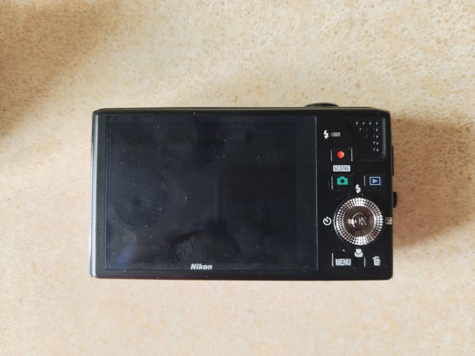 Nikon coolpix s8000