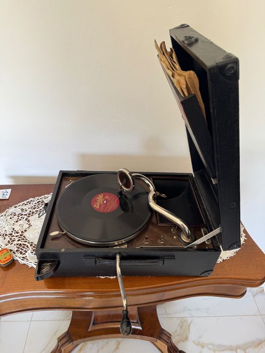 Vendo gramofone antigo
