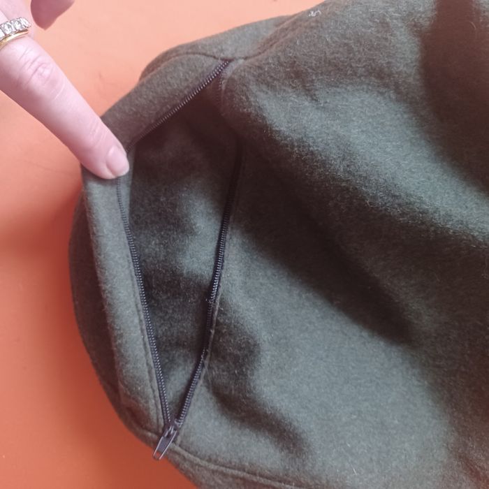 Kaszkiet wełniany z kieszonką na suwak jak nowy XL/ 60 cm