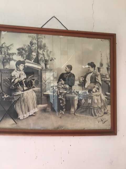 Grande fotografia de família, centenária, emoldurada