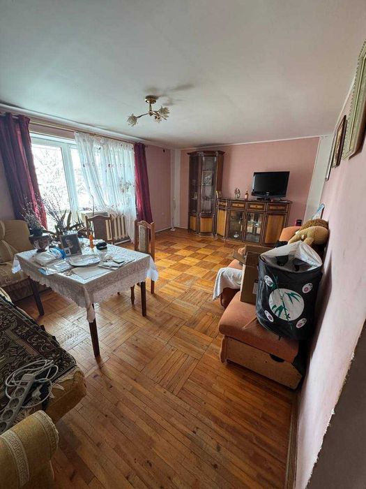 Продаж 2 поверхового будинку з балконом і ділянкою на 6 соток