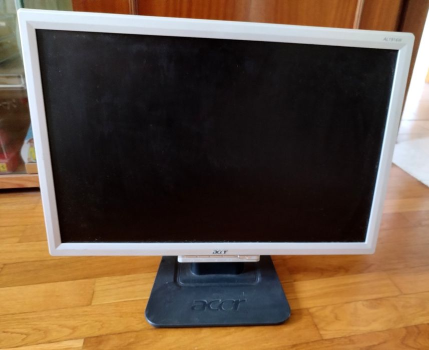 Monitor Acer 19" Vga com adaptador HDMI