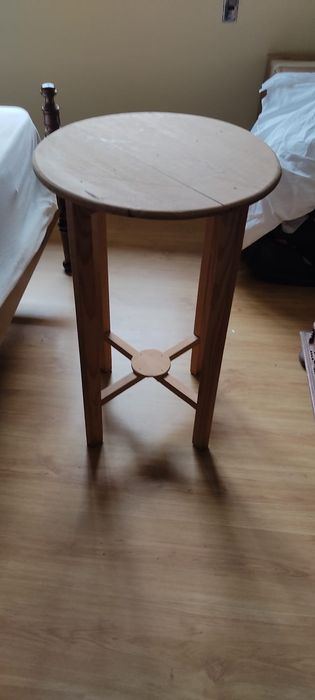 Mesa redonda de madeira