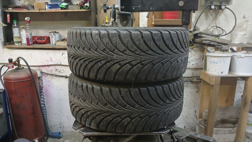 Пара зимових шин Goodyear 225/50 R17 (арт.911)