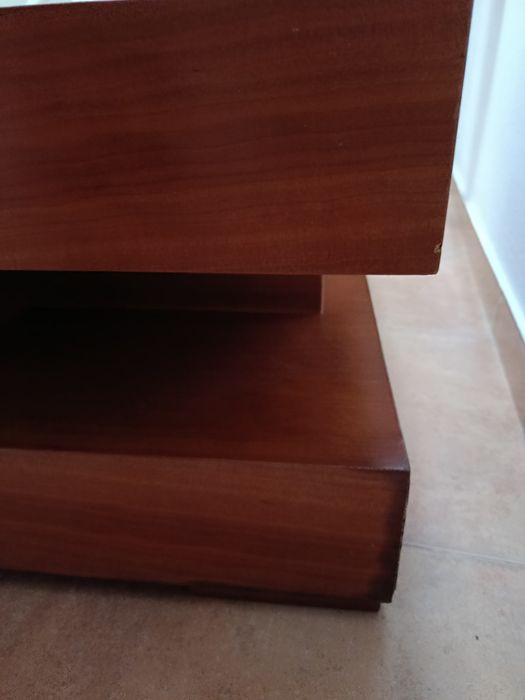 Mesa de Centro em Cerejeira com Arrumação