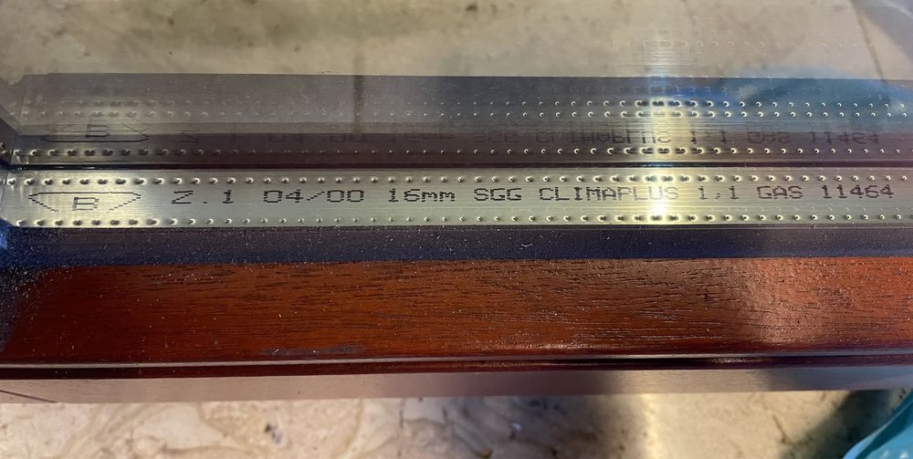 Okno drewniane Mahoń 124x87