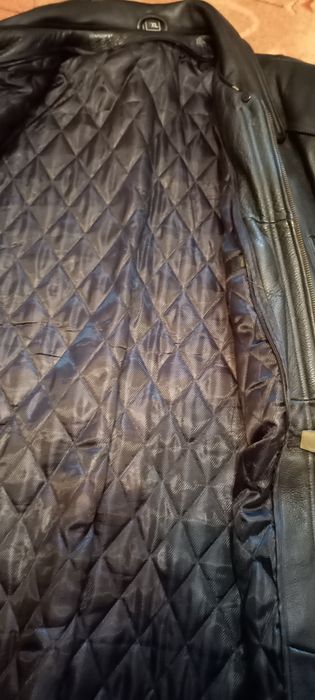 Продам шкіряну куртку( кожанку) 4xL  (64 розміру)о