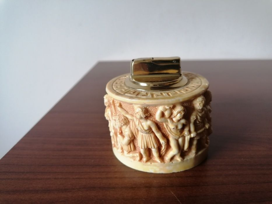 Kamienna zapalniczka w stylu greckim