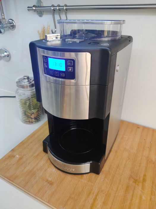 Máquina de café Russell Hobbs (com moínho)