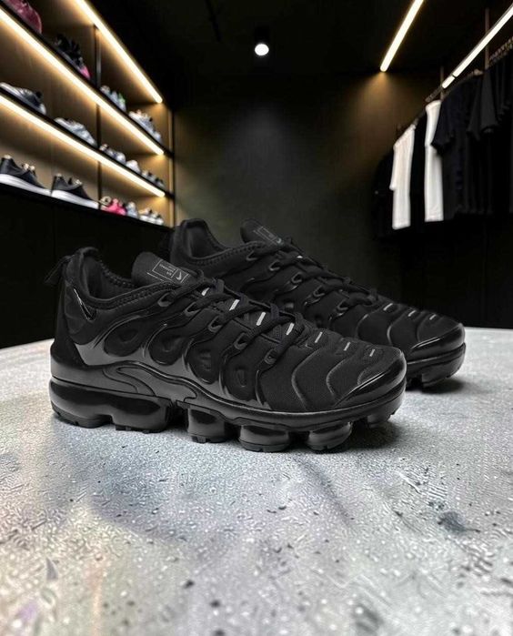 Кросівки жіночі Nike Air VaporMax Plus Triple Black женские кроссовки найк вапормакс