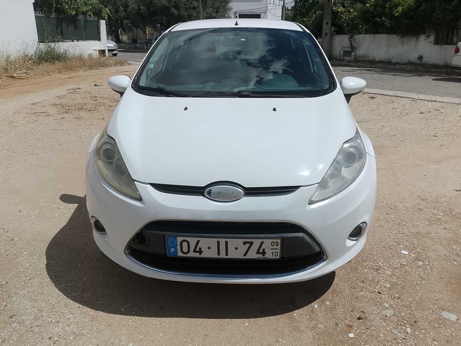 Ford fiesta 1.4 Tdci Titanium , versão de topo. Possibilidade de retoma!