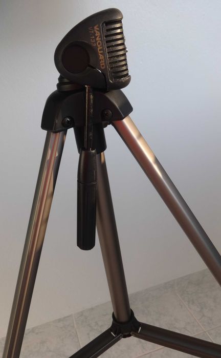 Tripé Vanguard VT-133 com Cabeça