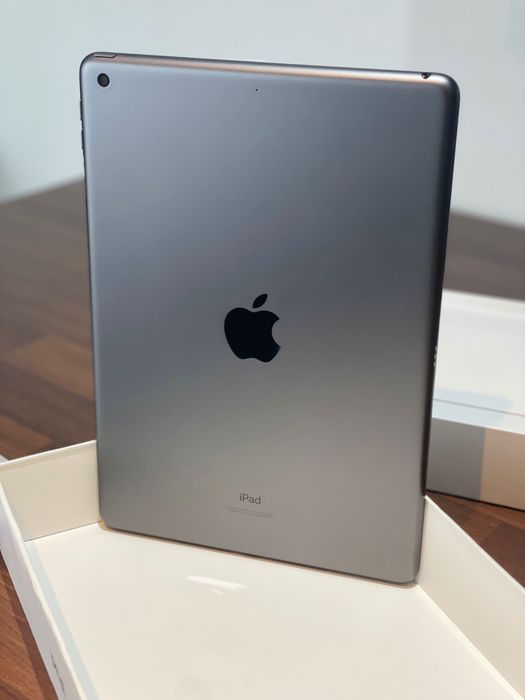 iPad (9 gen) jak nowy + etui + pudełko + szkło hartowane
