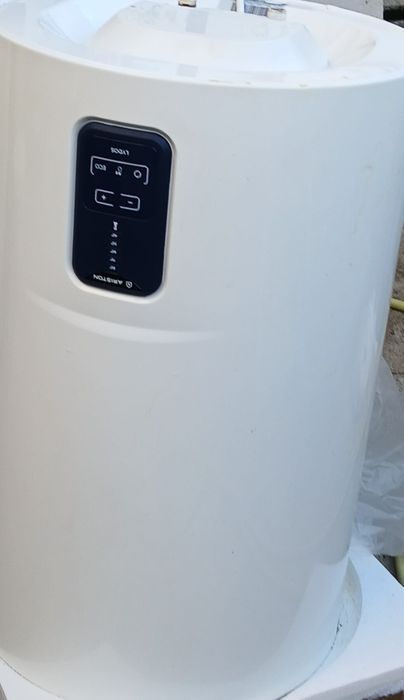 Termo acumulador Ariston Lydos 80 L para reparação