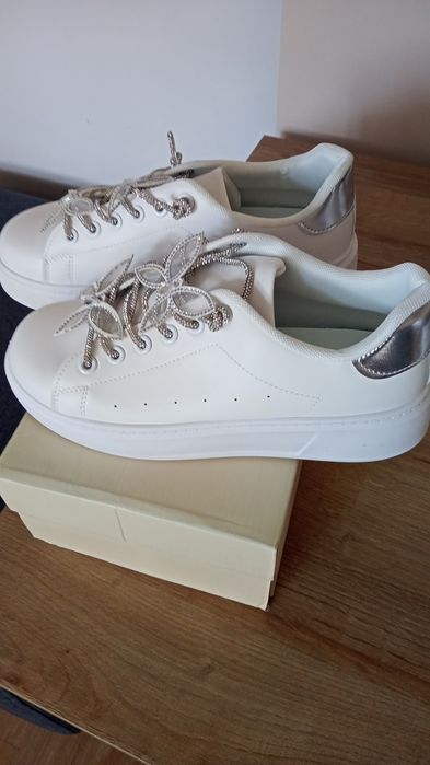 Adidasy białe motyl