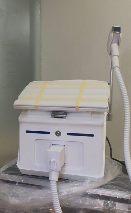 Máquina de depilação a laser de diodo de 4 comprimentos de onda - Indolor com resfriamento lce para rosto e corpo.