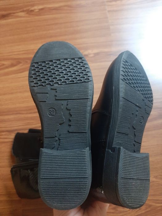 Взуття для дівчинки 30, 32 розмір. Туфлі 30 р, чобітки 32 розмір