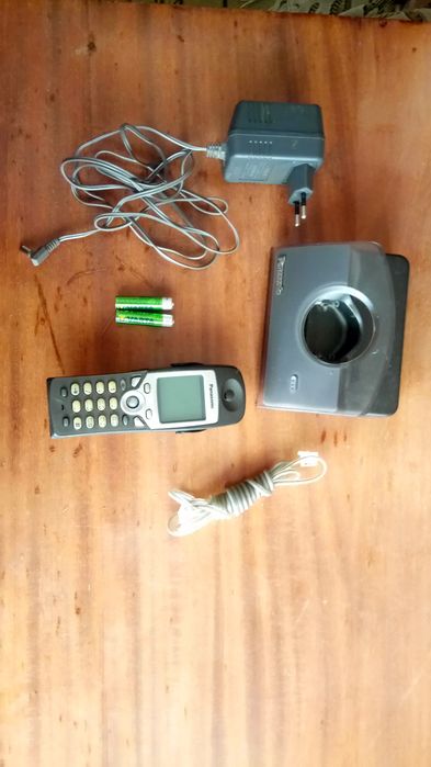 Талефон Panasonic стандарту dect KX-TCA150RUT(трубка),базаKX-TCD500RUT