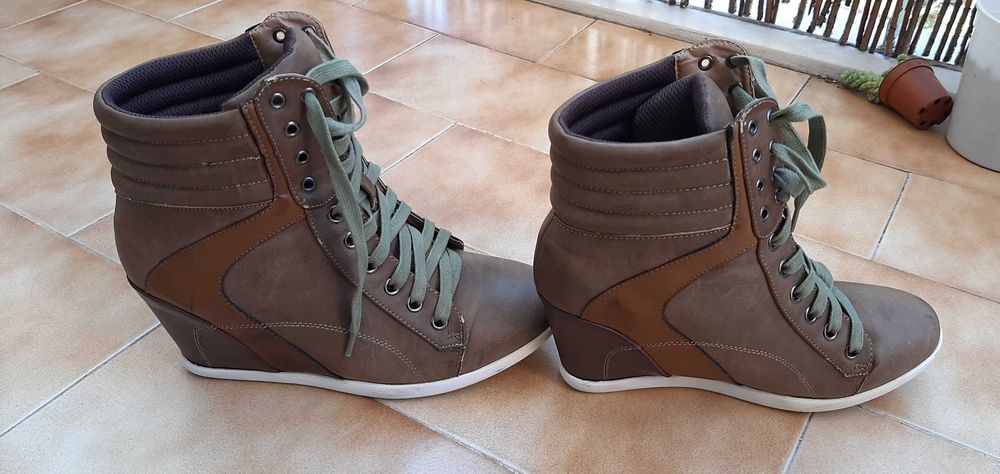 Botas de cunha - tamanho 39