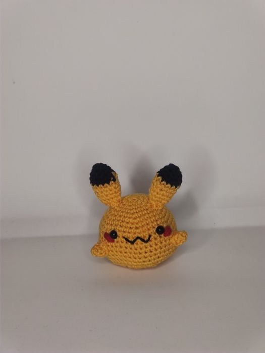 Pikachu pokemon breloczek amigurumi