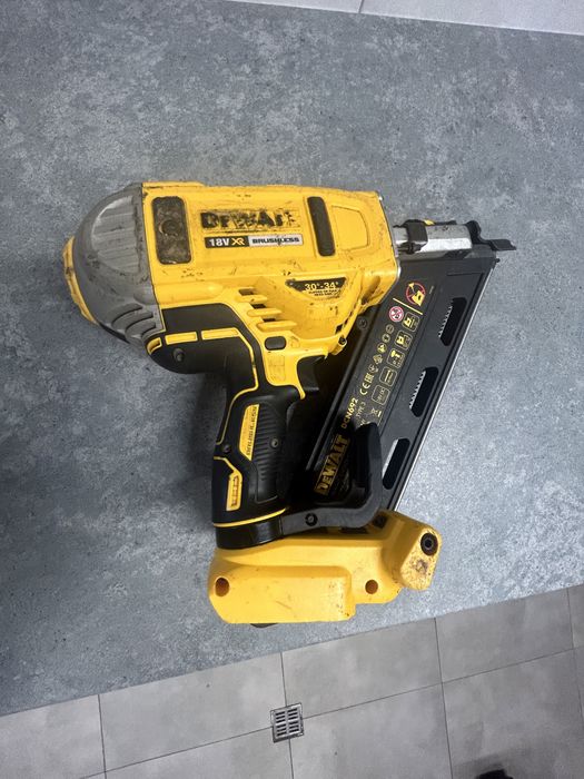 Gwoździarka Dewalt DCN 692 na aku