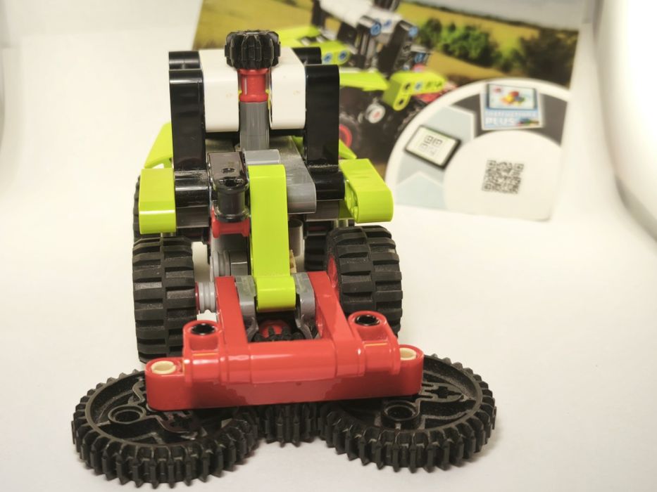 LEGO technic 42102 Claas
