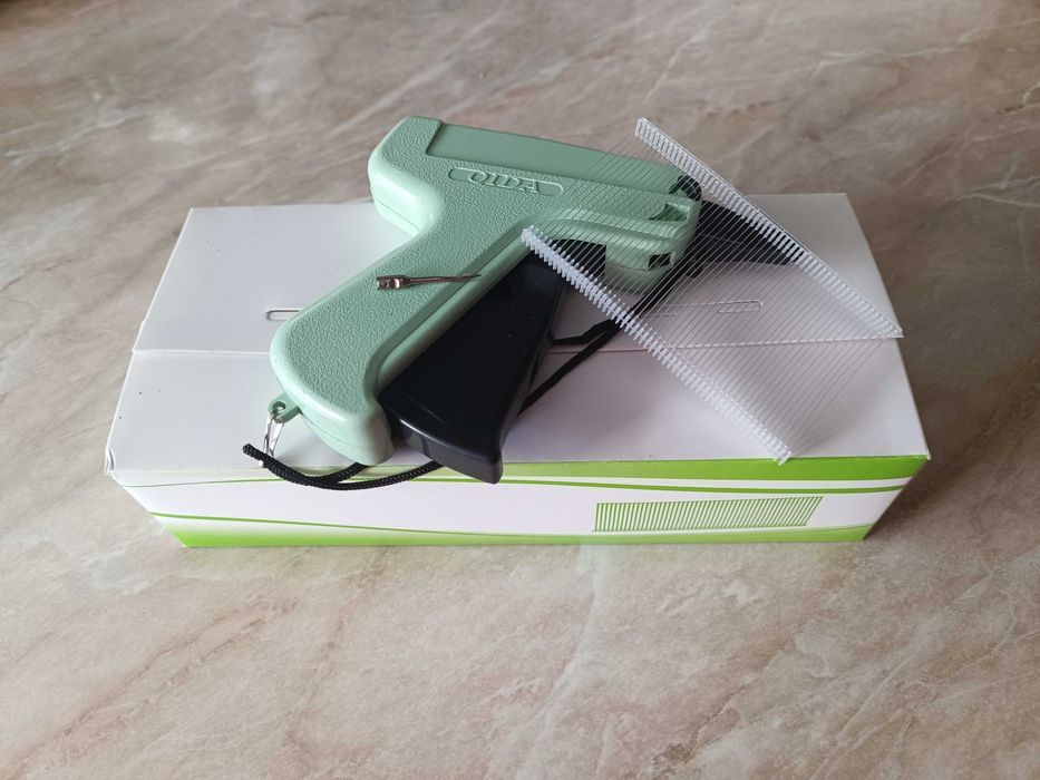 Набір: бірочний пістолет+з'єднувачі до нього +зап. голка