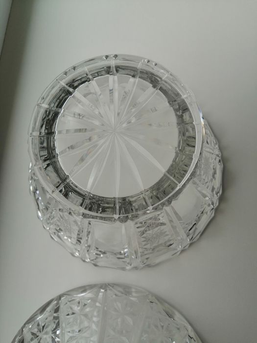 Вазы хрустальные большие.