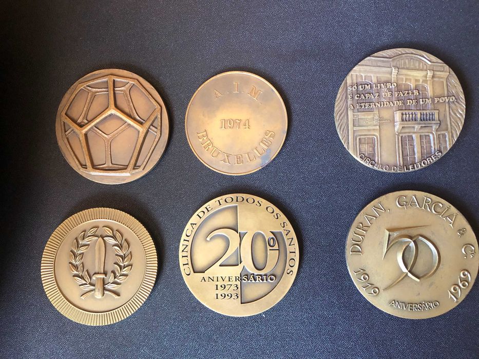 Medalhas comemorativas em bronze.