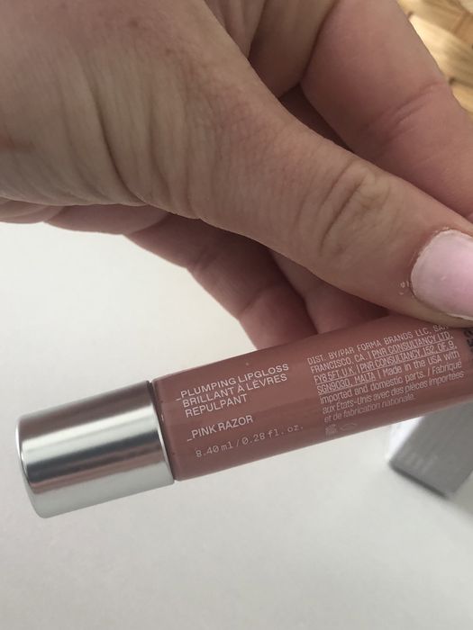 Rem beauty blyszczyk odcien pink razor